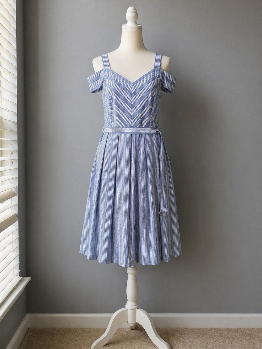✨ White House Black Market Striped Dress – Size 0 (100% Cotton)